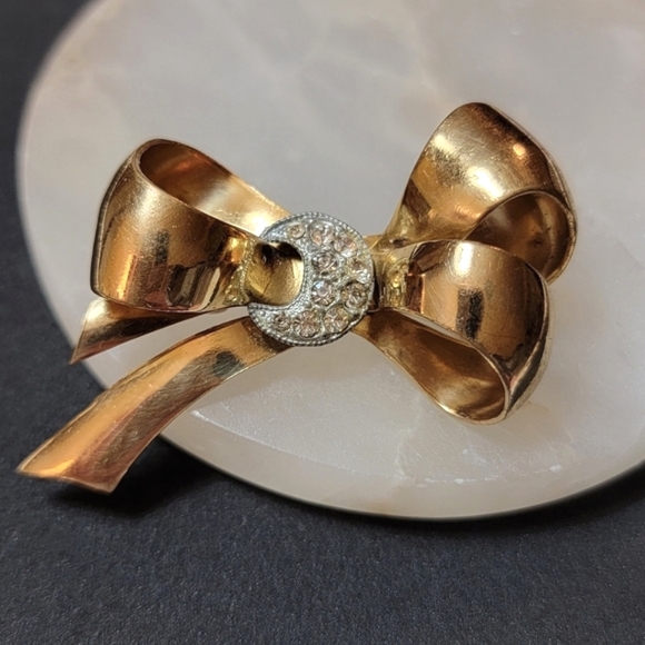 Vintage Coro Gold Tone Bow Ribbon Rhinestone Half Moon Large Brooch Pin - Picture 1 of 6